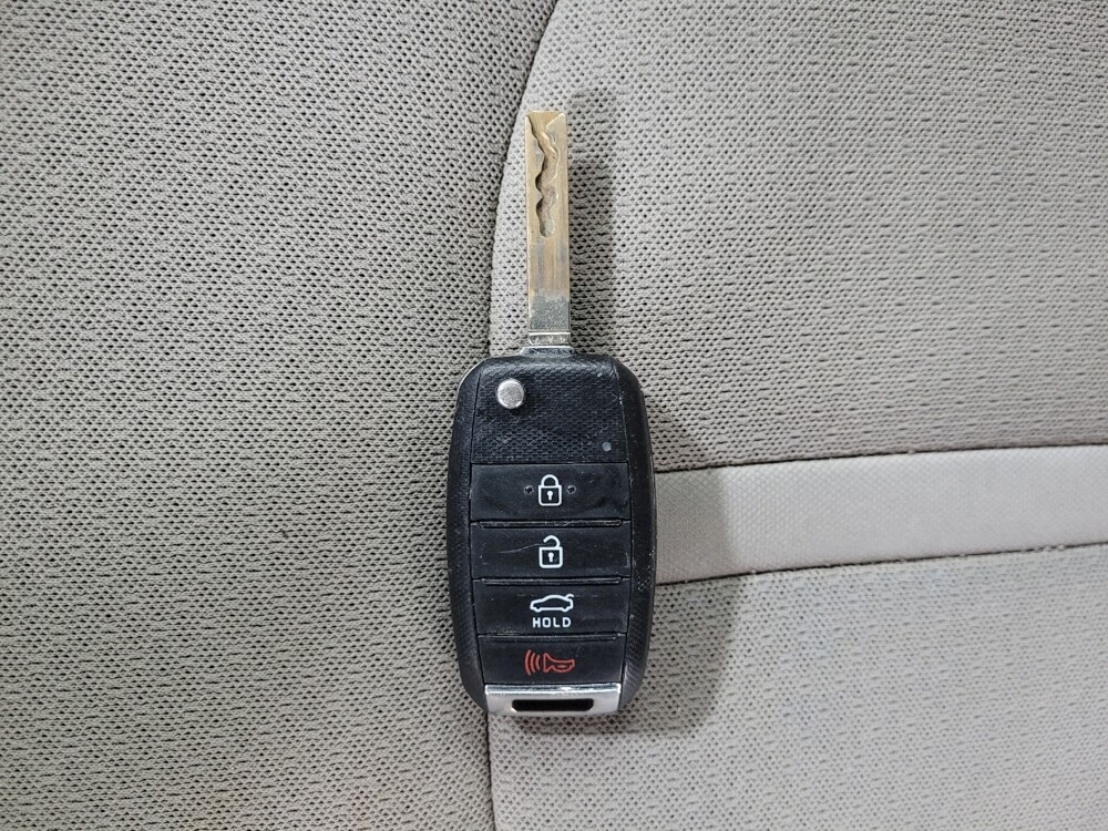 2016 Kia Optima in Pittsburgh, PA 15236 - 18092802 32