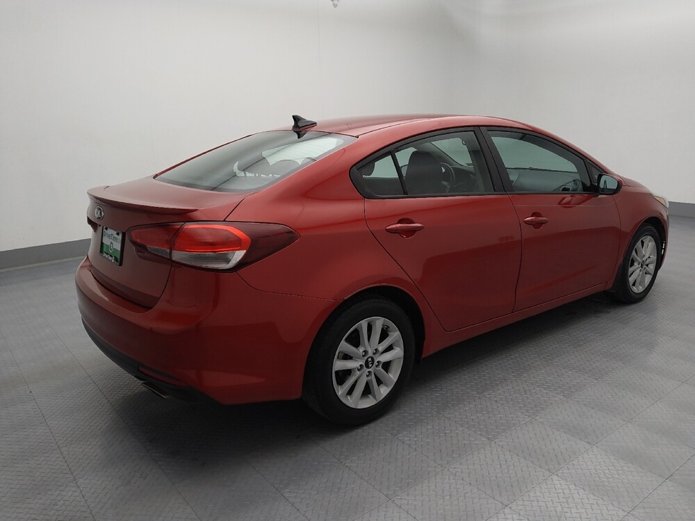2017 Kia Forte in St. Louis, MO 63125 - 18092824 10