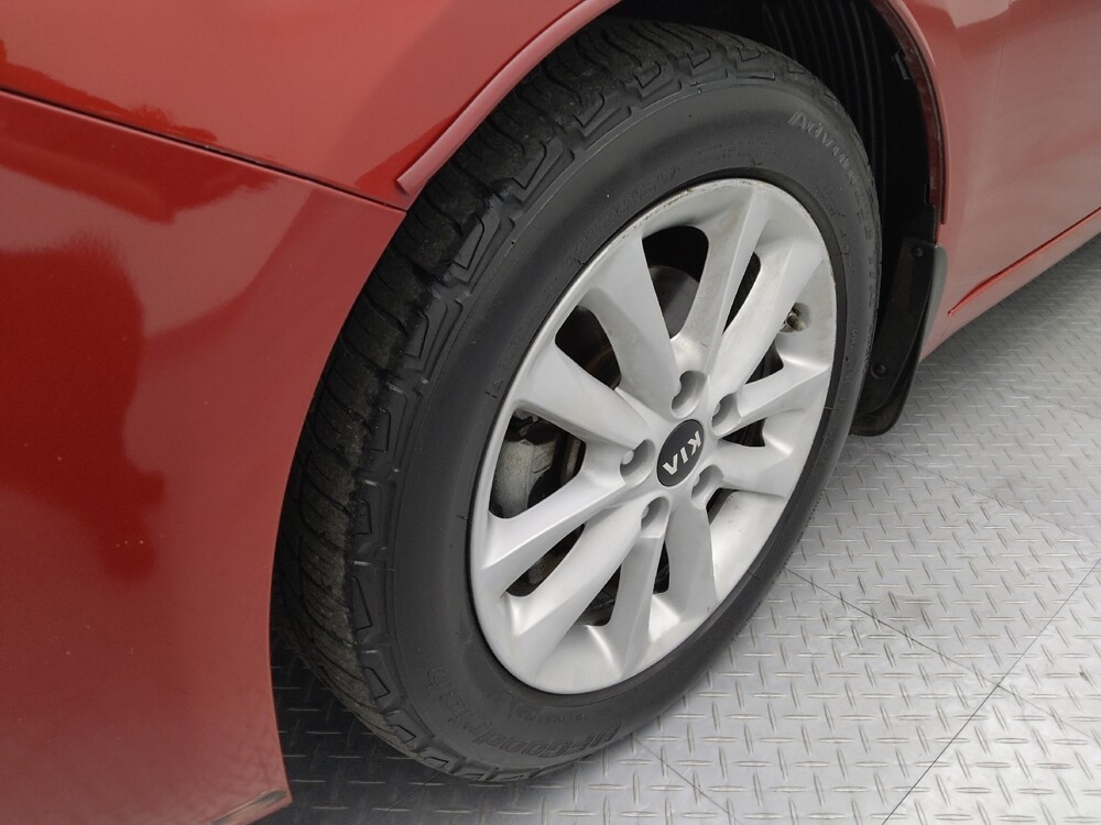 2017 Kia Forte in St. Louis, MO 63125 - 18092824 31