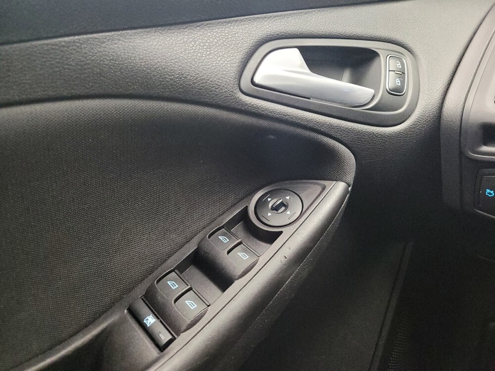 2018 Ford Focus in Taylor, MI 48180 - 18092831 27