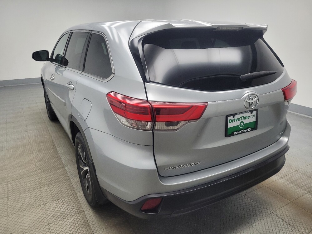 2019 Toyota Highlander in Mishawaka, IN 46545 - 18092858 5