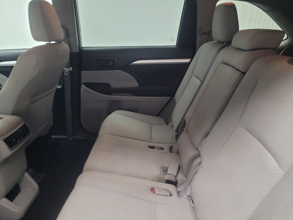 2019 Toyota Highlander in Mishawaka, IN 46545 - 18092858 18