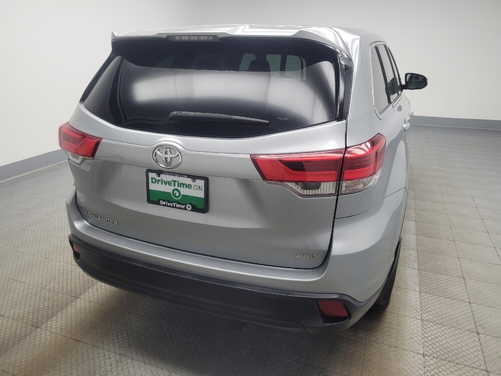 2019 Toyota Highlander in Mishawaka, IN 46545 - 18092858 7