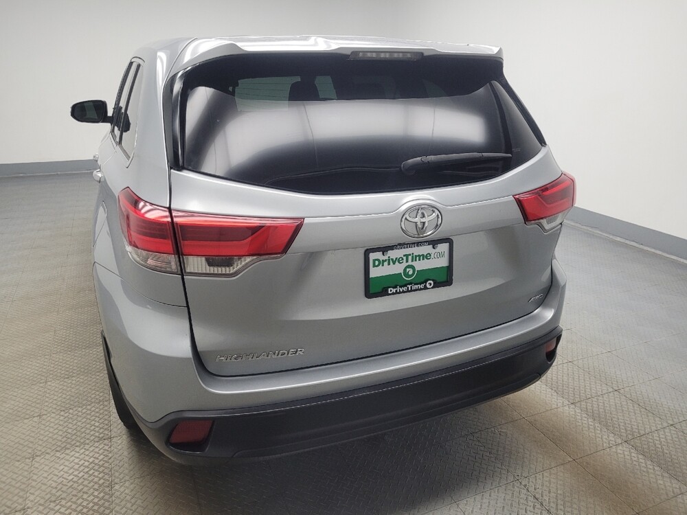 2019 Toyota Highlander in Mishawaka, IN 46545 - 18092858 6