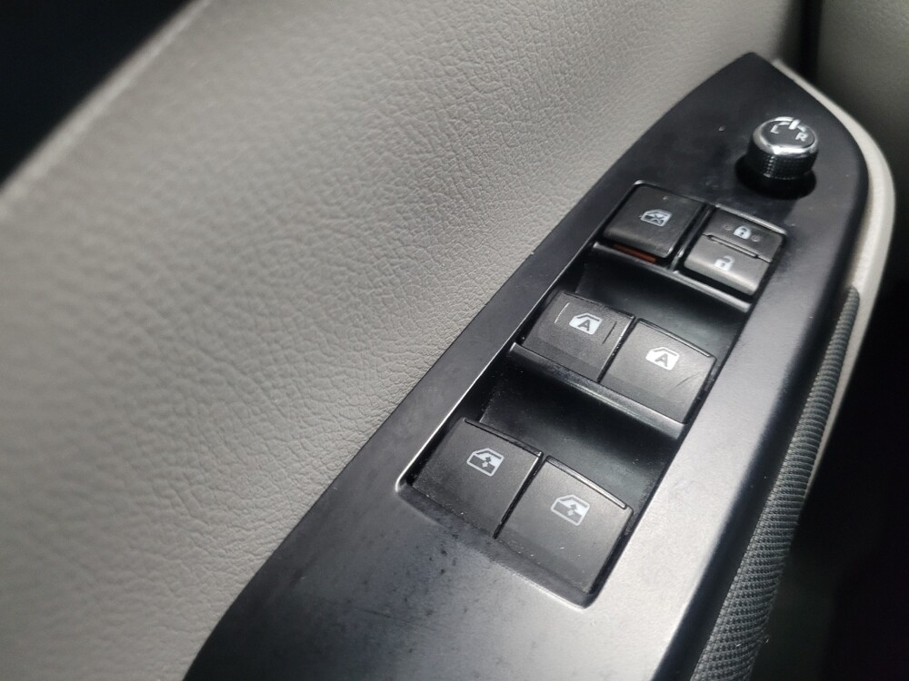 2019 Toyota Highlander in Mishawaka, IN 46545 - 18092858 27