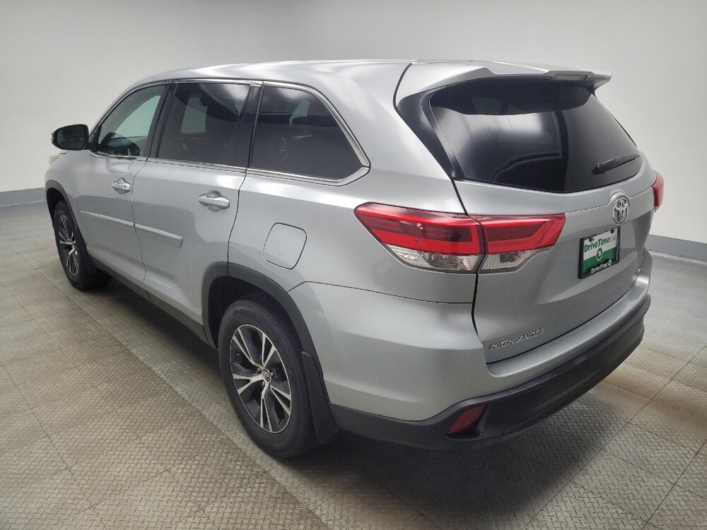 2019 Toyota Highlander in Mishawaka, IN 46545 - 18092858 3
