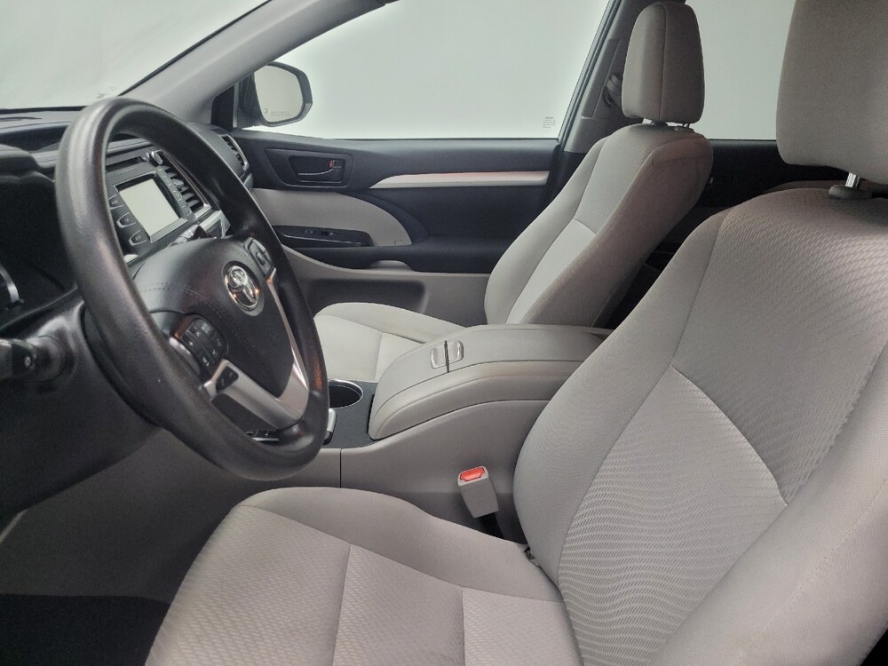 2019 Toyota Highlander in Mishawaka, IN 46545 - 18092858 17