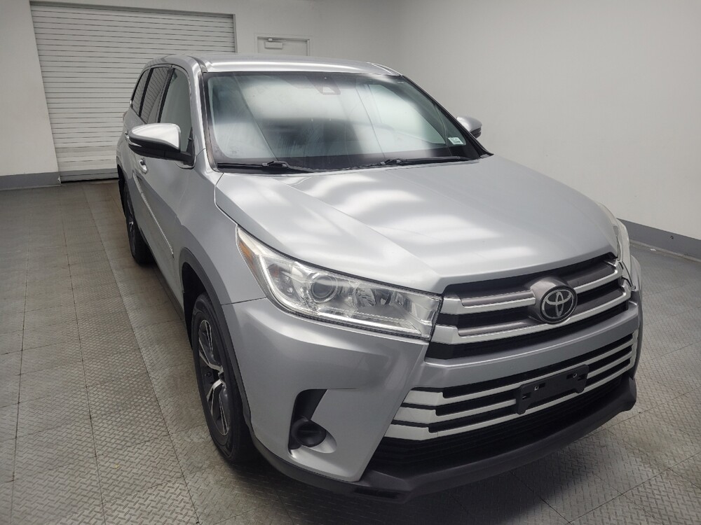 2019 Toyota Highlander in Mishawaka, IN 46545 - 18092858 13