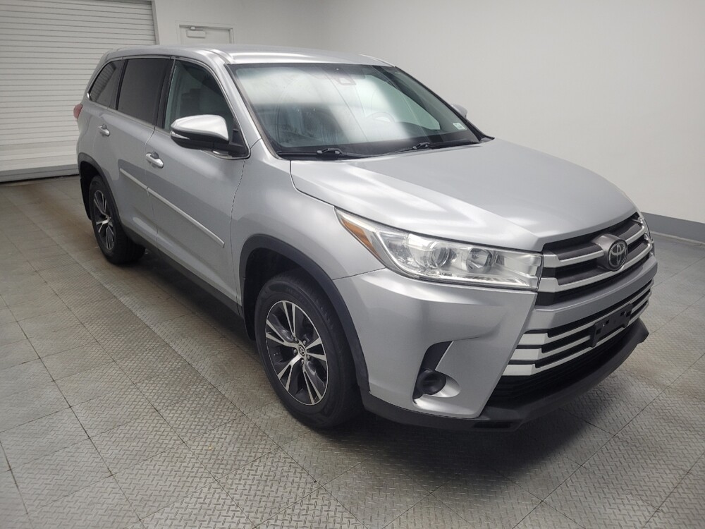 2019 Toyota Highlander in Mishawaka, IN 46545 - 18092858 11