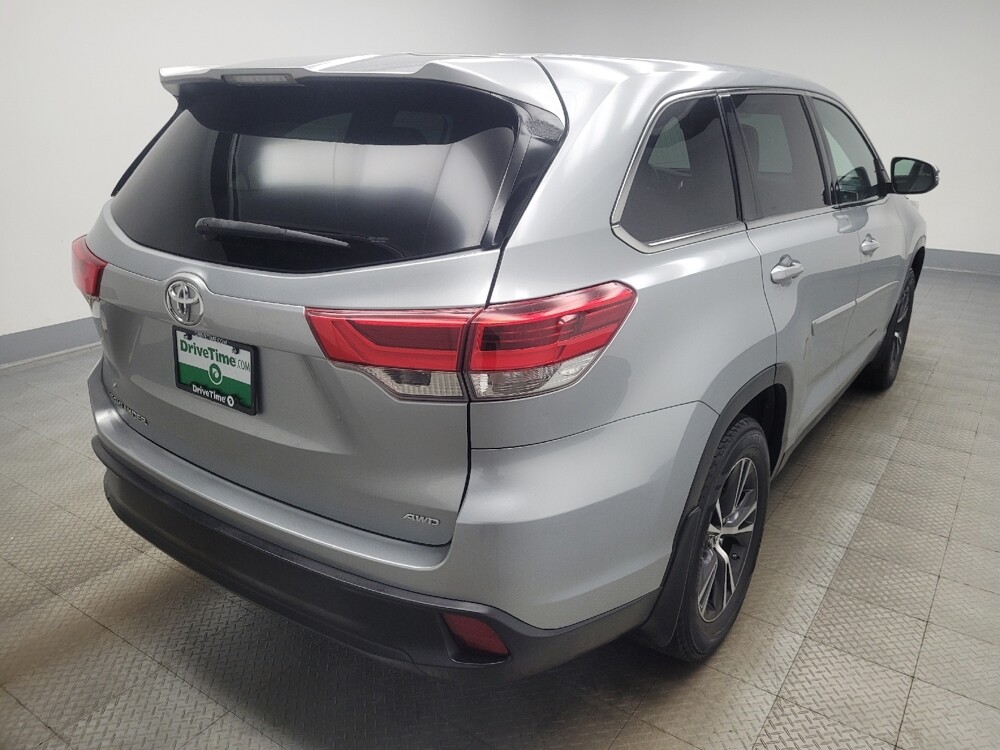 2019 Toyota Highlander in Mishawaka, IN 46545 - 18092858 9