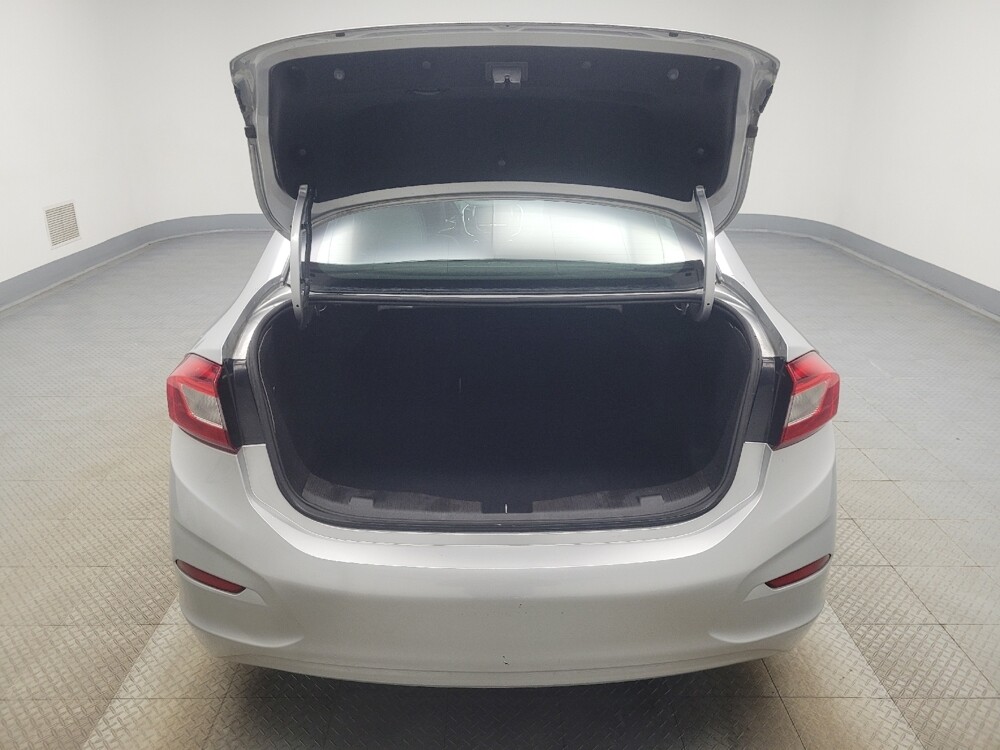 2018 Chevrolet Cruze in Mishawaka, IN 46545 - 18092874 29