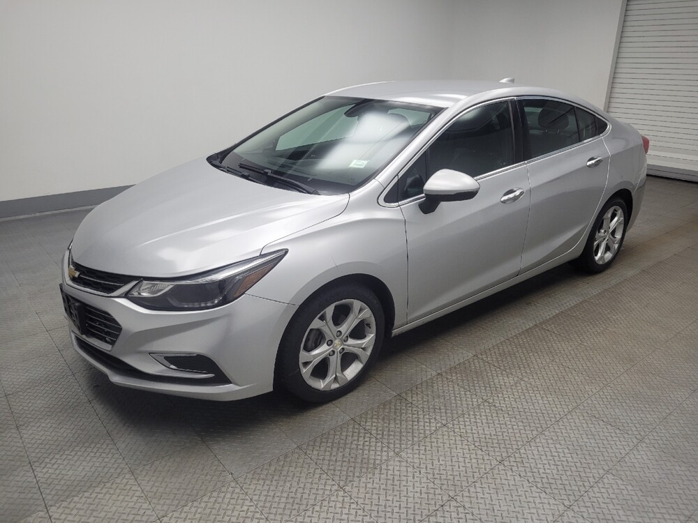 2018 Chevrolet Cruze in Mishawaka, IN 46545 - 18092874 2