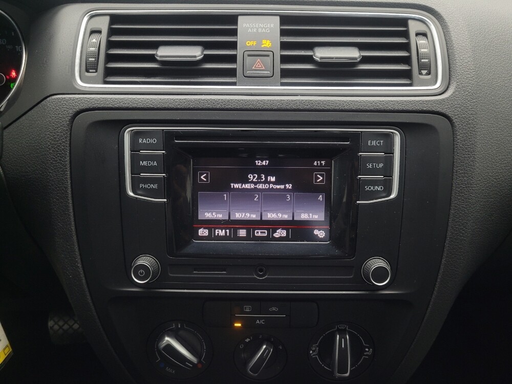 2017 Volkswagen Jetta in Indianapolis, IN 46222 - 18092875 25