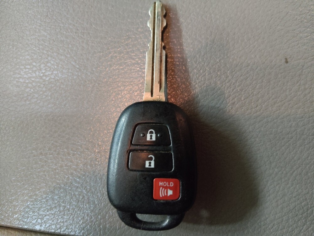 2019 Toyota Highlander in Raleigh, NC 27604 - 18092928 32