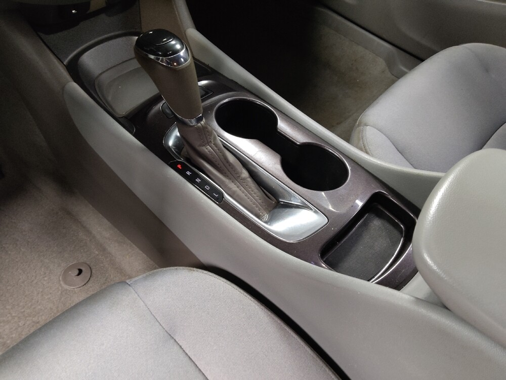 2016 Chevrolet Malibu in Union City, GA 30291 - 18092941 26