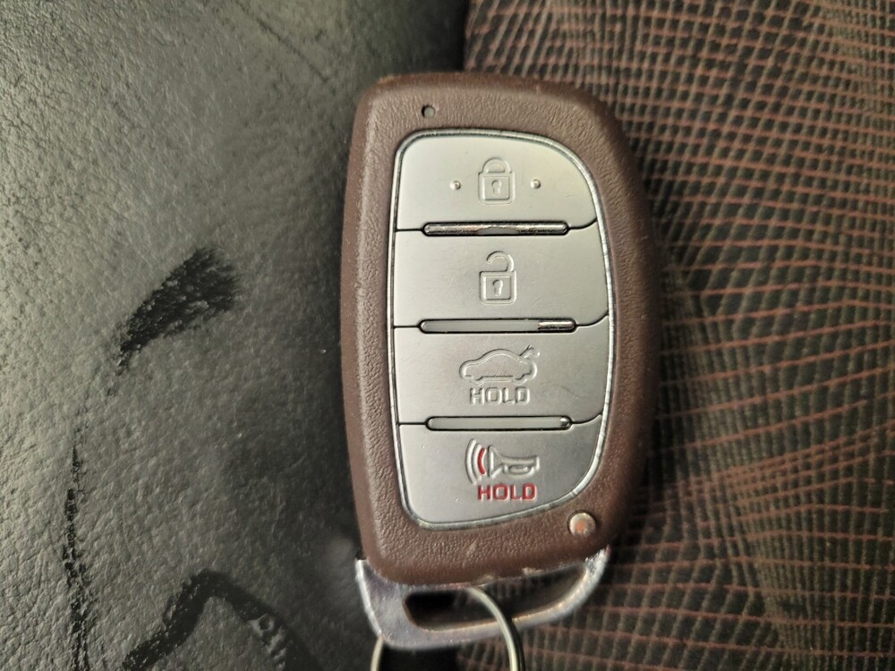 2017 Hyundai Sonata in Maple Heights, OH 44137 - 18092970 32