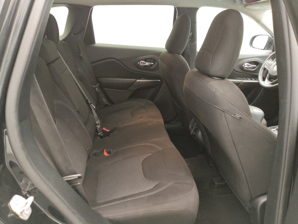 2019 Jeep Cherokee in Independence, MO 64055 - 18092973 19