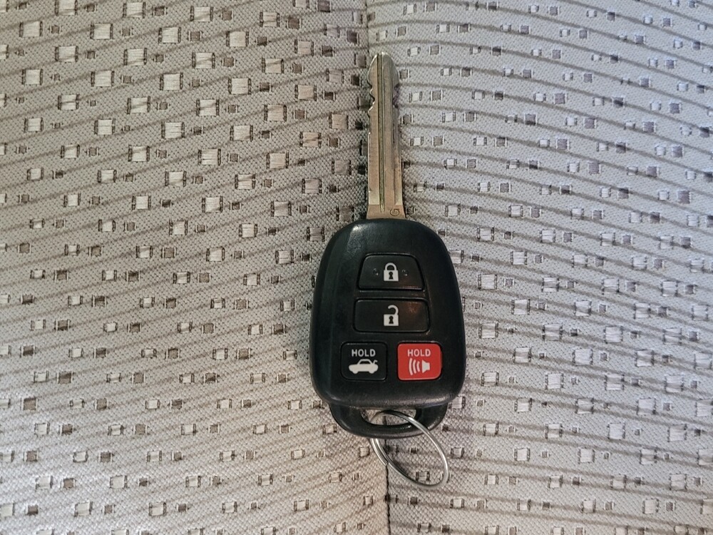 2014 Toyota Camry in Gainesville, FL 32609 - 18092981 32