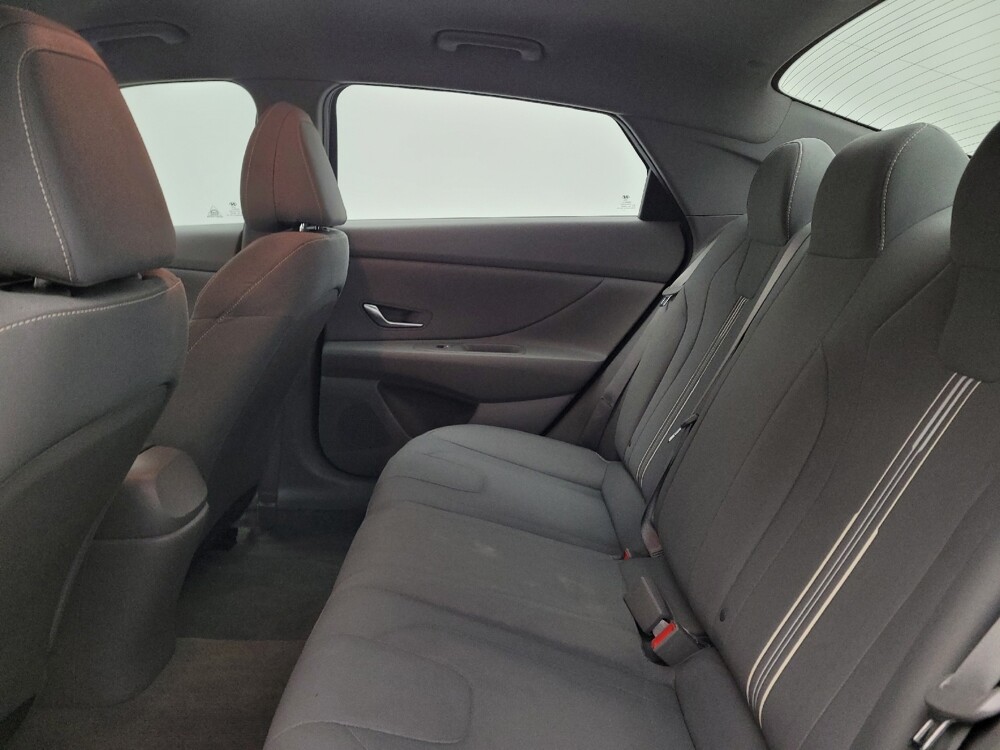 2022 Hyundai Elantra in Fairfield, OH 45014 - 18092986 18