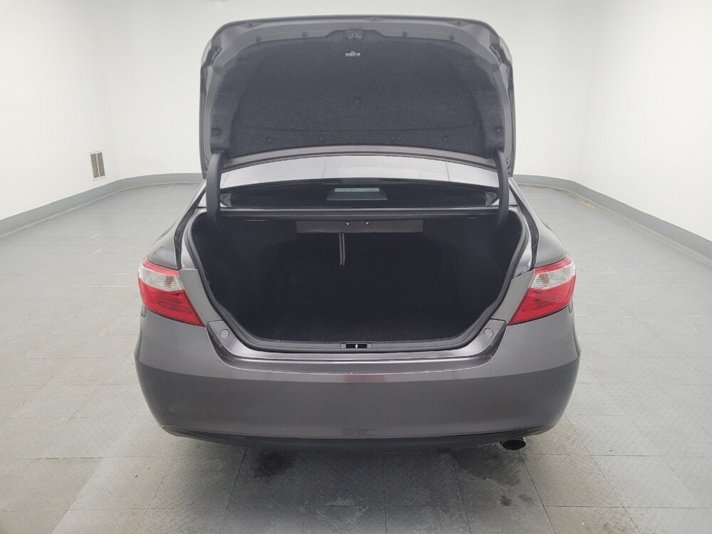 2017 Toyota Camry in Fairfield, OH 45014 - 18092991 29