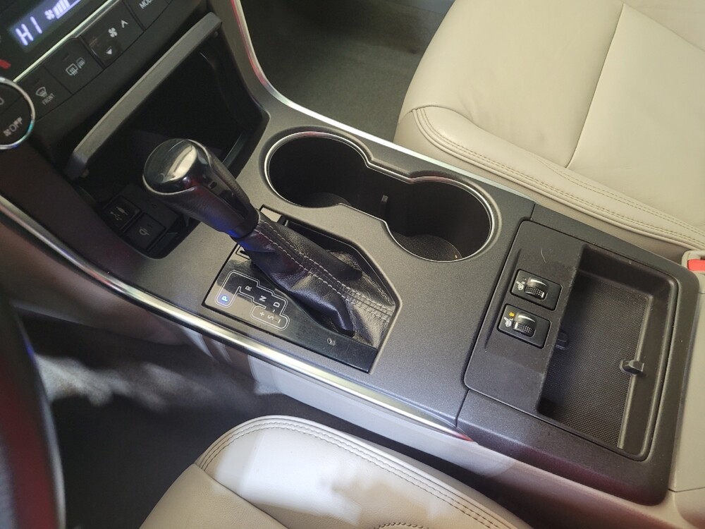 2017 Toyota Camry in Fairfield, OH 45014 - 18092991 26