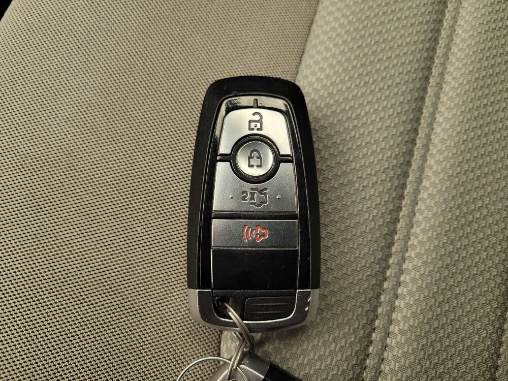 2017 Ford Fusion in Fairfield, OH 45014 - 18092993 32