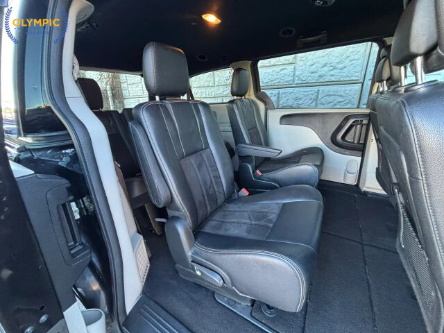 2020 Dodge Grand Caravan in Decatur, GA 30032 - 18093001 36