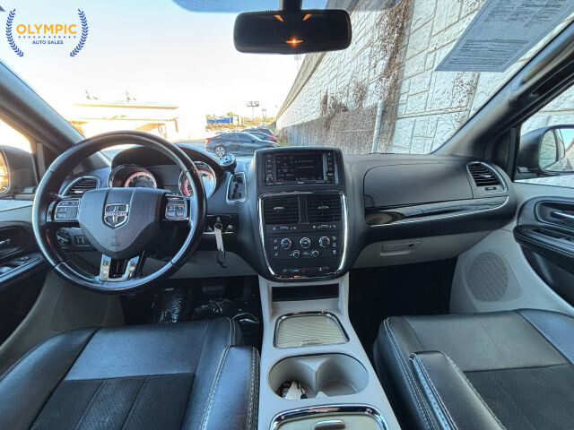 2020 Dodge Grand Caravan in Decatur, GA 30032 - 18093001 17