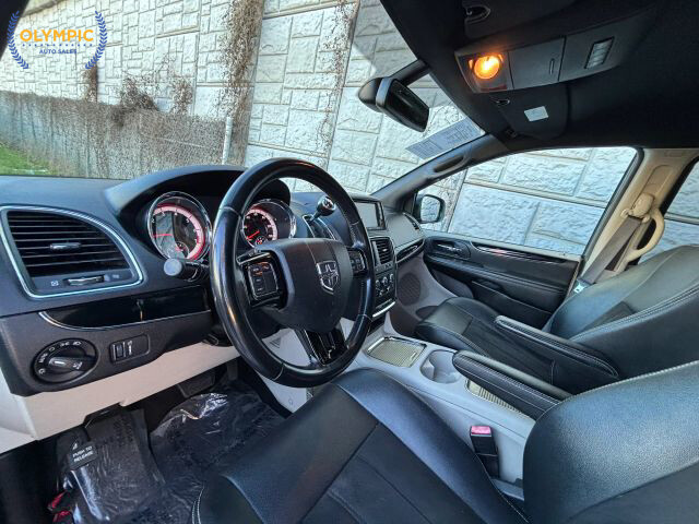 2020 Dodge Grand Caravan in Decatur, GA 30032 - 18093001 16