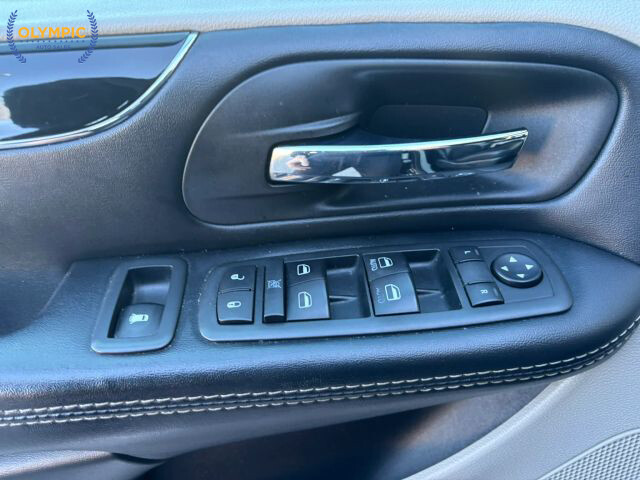 2020 Dodge Grand Caravan in Decatur, GA 30032 - 18093001 28