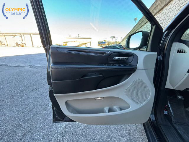 2020 Dodge Grand Caravan in Decatur, GA 30032 - 18093001 43