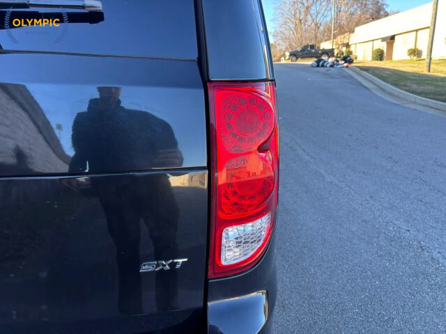 2020 Dodge Grand Caravan in Decatur, GA 30032 - 18093001 13