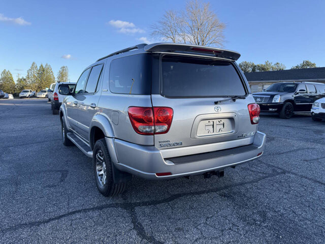 2006 Toyota Sequoia in Hickory, NC 28602-5144 - 18093013 8