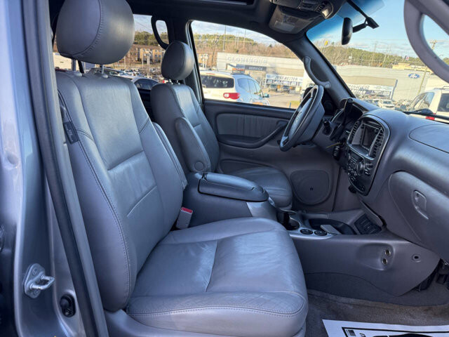 2006 Toyota Sequoia in Hickory, NC 28602-5144 - 18093013 5