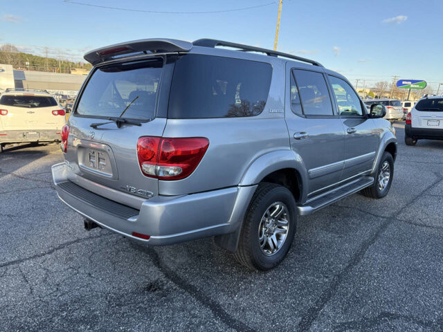 2006 Toyota Sequoia in Hickory, NC 28602-5144 - 18093013 7