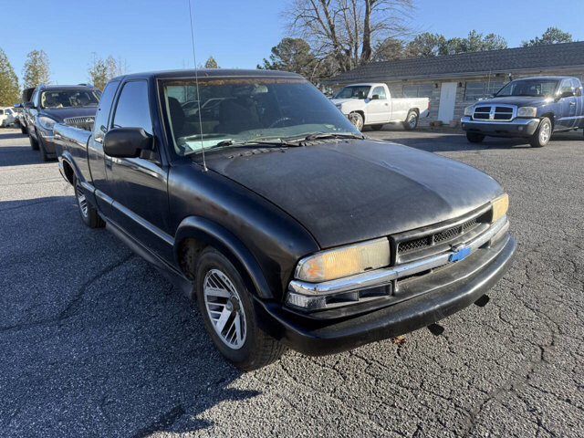 1999 Chevrolet S10 Pickup in Hickory, NC 28602-5144 - 18093014