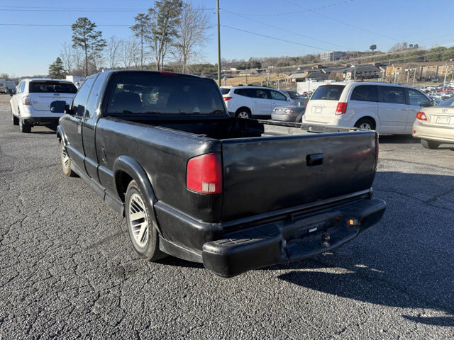 1999 Chevrolet S10 Pickup in Hickory, NC 28602-5144 - 18093014 4