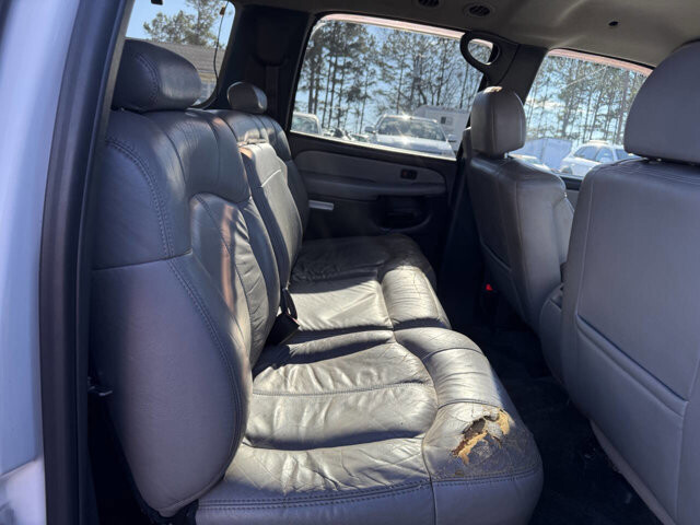 2001 Chevrolet Suburban in Hickory, NC 28602-5144 - 18093015 10