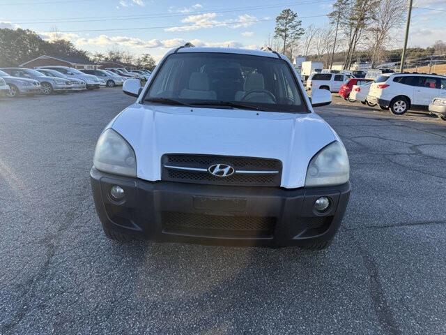 2005 Hyundai Tucson in Hickory, NC 28602-5144 - 18093020 9