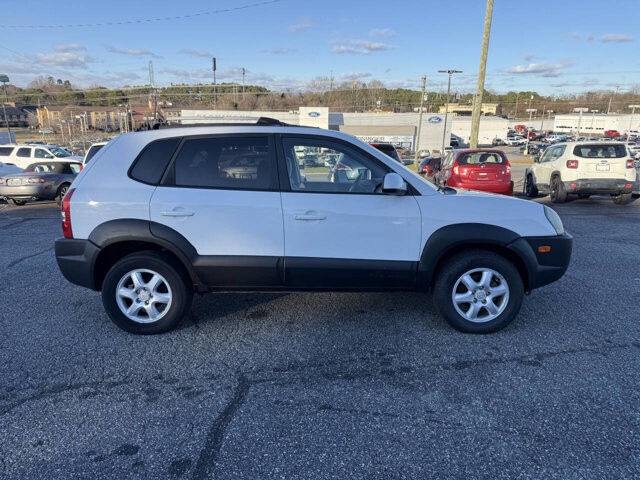 2005 Hyundai Tucson in Hickory, NC 28602-5144 - 18093020 4