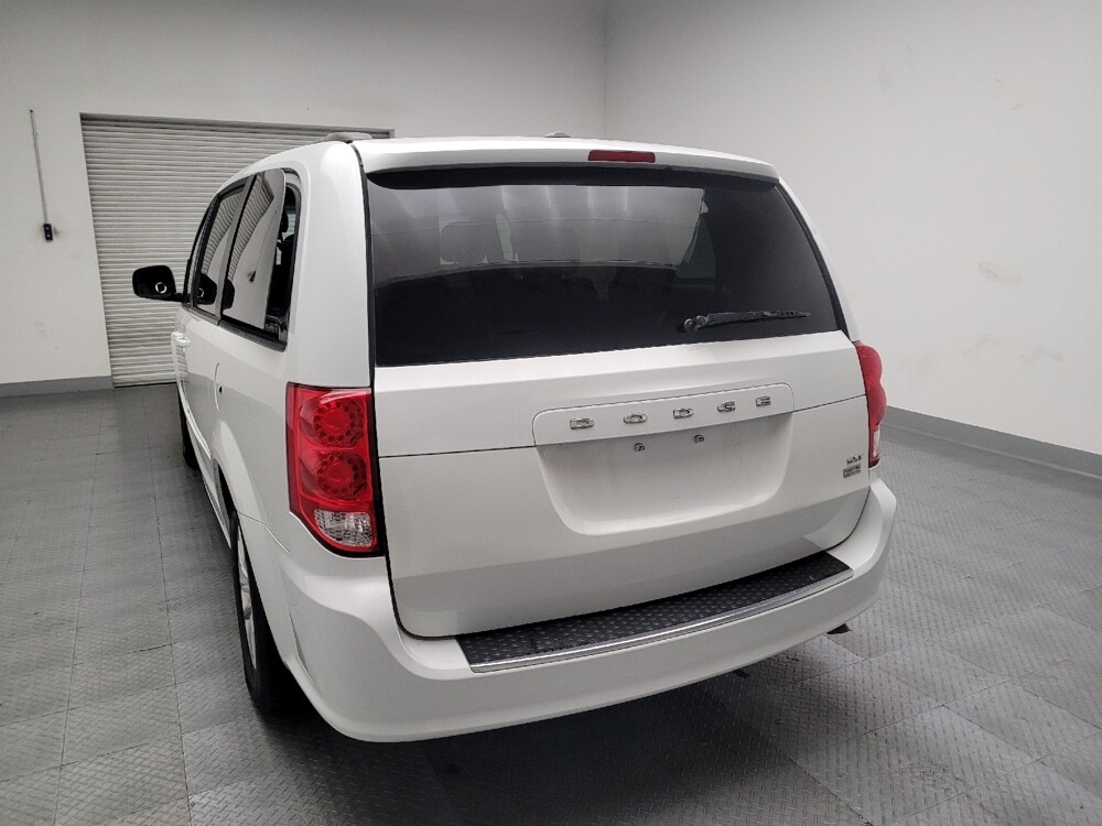 2016 Dodge Grand Caravan in Bakersfield, CA 93309 - 18093044 6