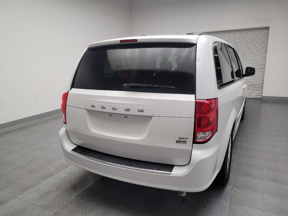 2016 Dodge Grand Caravan in Bakersfield, CA 93309 - 18093044 7