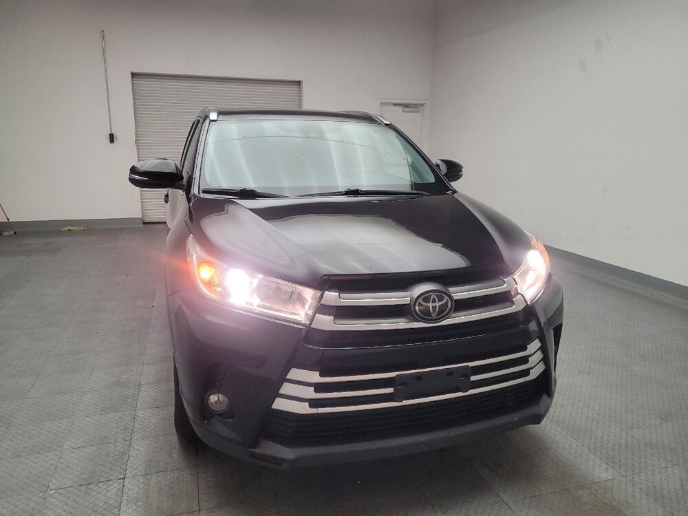 2018 Toyota Highlander in Sacramento, CA 95821 - 18093054 14