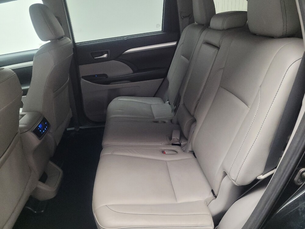 2018 Toyota Highlander in Sacramento, CA 95821 - 18093054 18