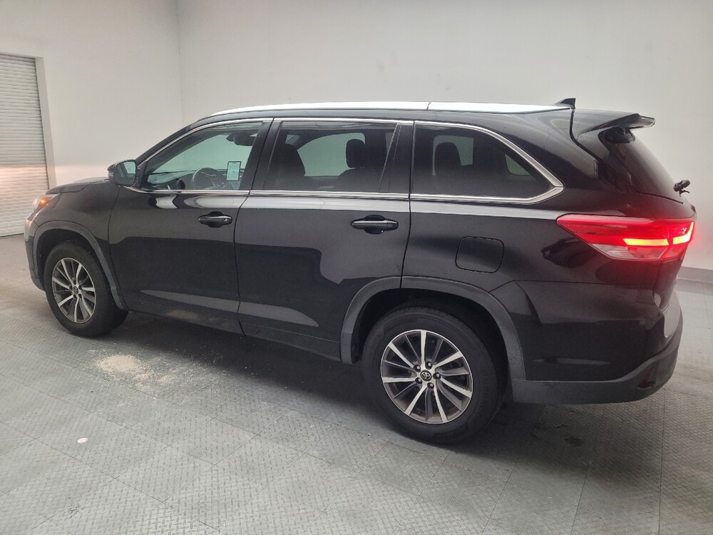 2018 Toyota Highlander in Sacramento, CA 95821 - 18093054 3