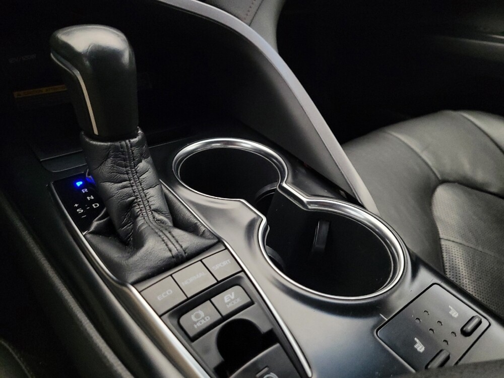 2018 Toyota Camry in Glendale, AZ 85301 - 18093095 26