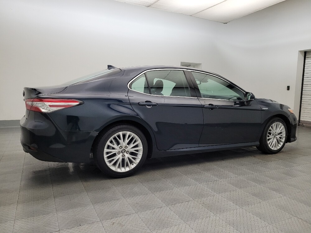 2018 Toyota Camry in Glendale, AZ 85301 - 18093095 10