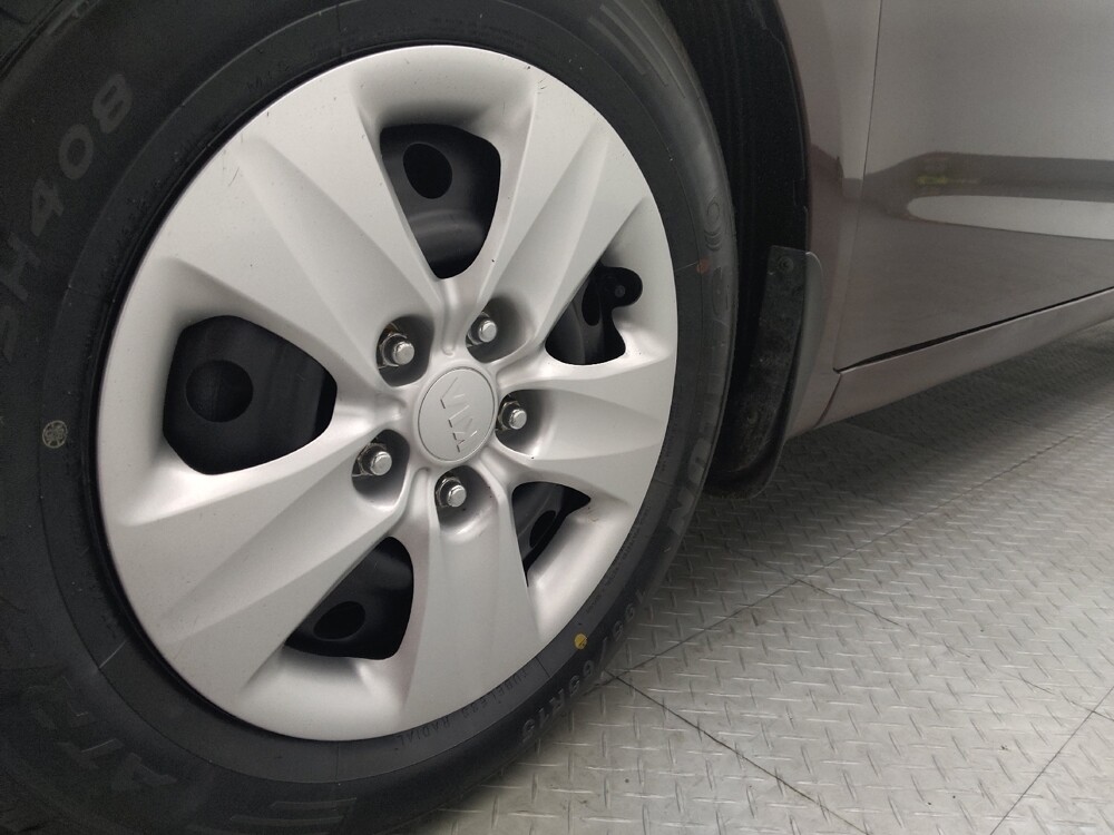 2018 Kia Forte in Jacksonville, FL 32210 - 18093113 31