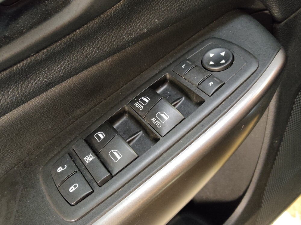 2019 Jeep Cherokee in Columbia, SC 29210 - 18093149 27