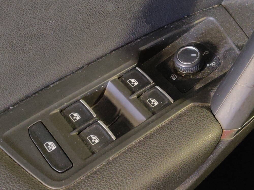 2018 Volkswagen Tiguan in San Antonio, TX 78238 - 18093165 27